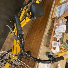 【前後タイヤ・チューブ新品！】 LEDオートライト　6段変速　26インチ自転車　イエローの画像