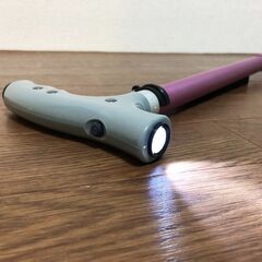 COMF-S-SHARE ステッキ 高輝度LED照明付き杖ピンク【日本正規品】多点杖３本脚 伸縮式9段階調整 折り畳み式 WELLNESS CANE SERIESの画像