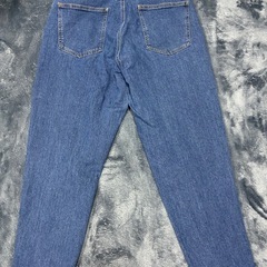 【HUG.U】デニム　テーパードパンツ　Lの画像