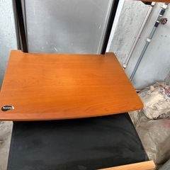 パソコンデスクの画像