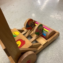 12/25まで店頭商品一部を除き半額クリスマスSALE!!開催中 イ2512-098 昭和レトロ 木製 手押し車 カタカタ押し車 トリさん キズ汚れ有りの画像