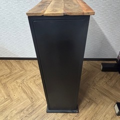 鉄製タンスの画像