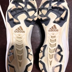 野球スパイクの画像