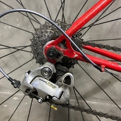 小柄な方、ロードバイクデビューにオススメ！SHIMANO『105』搭載真っ赤なフレームでカッコいいです。の画像
