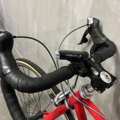 小柄な方、ロードバイクデビューにオススメ！SHIMANO『105』搭載真っ赤なフレームでカッコいいです。の画像