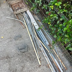 農業用固定
器具と鉄の棒などの画像