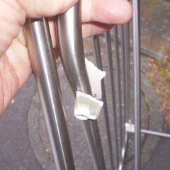 メーカー不明　タオル干し　物干し　幅1メートル　奥行38㎝高さ75㎝くらい　側面パーツ破損　ジャンク品の画像