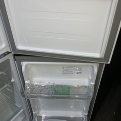 【美品】Hisense 2024年製ノンフロン冷凍冷蔵庫　配達可能　HR-B12HWの画像