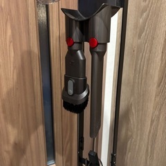 dyson掃除機＋台の画像