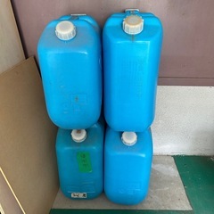 灯油タンク 灯油缶 灯油容器  18L  4個セット(1つに1/3〜半分程　灯油入り)の画像
