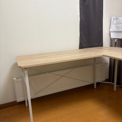 L字デスクの画像