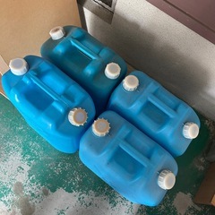 灯油タンク 灯油缶 灯油容器  18L  4個セット(1つに1/3〜半分程　灯油入り)の画像