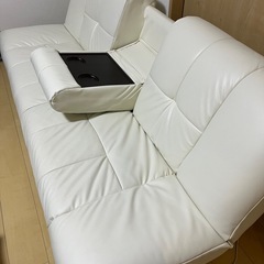 白いソファの画像