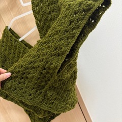 ②カーキ ニットの画像