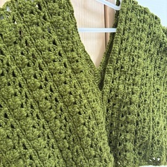 ②カーキ ニットの画像