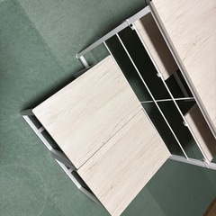 ニトリ　テーブル椅子セットおまけつき
の画像