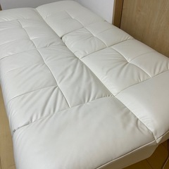 白いソファの画像