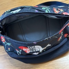 THE NORTH FACEのボディバッグの画像