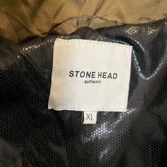 カーキゴールドと ブラック ダウンジャケットの画像