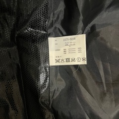 カーキゴールドと ブラック ダウンジャケットの画像