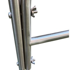 幅調整可能な洗濯機ラックの画像