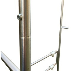 幅調整可能な洗濯機ラックの画像