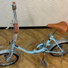 折り畳み自転車の画像