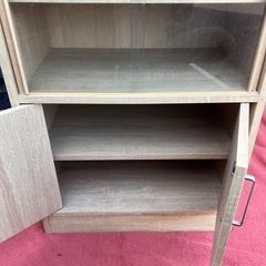 早い者勝ち　ガラス引き扉　食器棚の画像