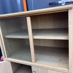 早い者勝ち　ガラス引き扉　食器棚の画像