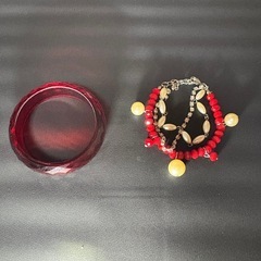 ネックレスとブレスレットの画像