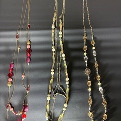 ネックレスとブレスレットの画像