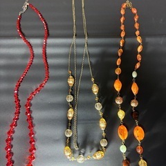 ネックレスとブレスレットの画像