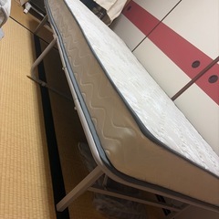 マットレスベッドフレームセットの画像