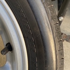 ホイール付きタイヤの画像