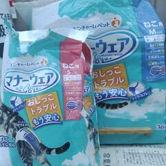 猫用　オムツ（30枚）　紙砂（未使用）　シーツの画像