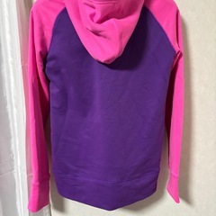 （美品）アンダーアーマー パーカーの画像