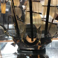 リサイクルショップどりーむ鹿大前店　No.3638　船の飾り・べっ甲・ガラスケース　アンティークの画像