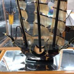 リサイクルショップどりーむ鹿大前店　No.3638　船の飾り・べっ甲・ガラスケース　アンティークの画像