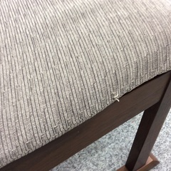 【飛騨産業の二人掛けソファ】 2人掛けソファ 飛騨産業　HIDA　キツツキマーク 2シーター　木枠フレーム　ソファ　ラブソファ 　木枠フレーム　布製：ベージュの画像