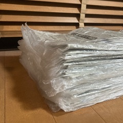 新聞紙　6.4kg  一部ずつ袋入り　朝日新聞　未読、未開封の物ですの画像