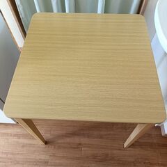 ダイニングテーブル 幅75×奥行75×高さ71cmの画像
