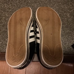 adidas スニーカー 黒/白の画像