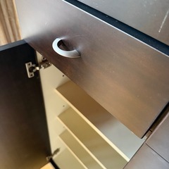 【美品】高級食器棚  ガラス扉付きの画像