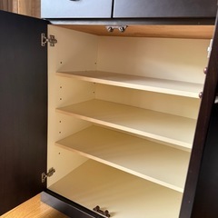 【美品】高級食器棚  ガラス扉付きの画像
