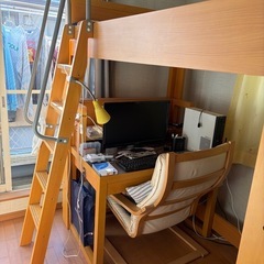 コイズミ　ロフトベッドとハシゴ、システムデスク、棚、稼働小棚5点セットの画像