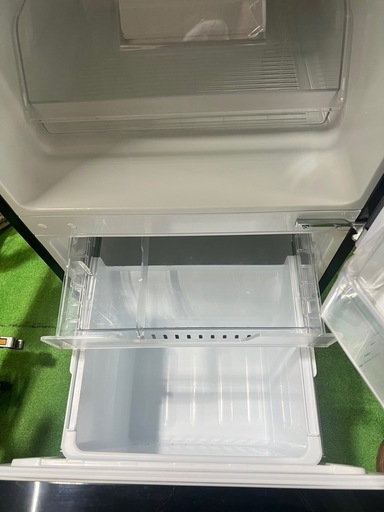 【安心の3ヶ月保障】‼️大阪市内送料無料
★美品 ★東芝 153L スタイリッシュなデザイン!! 耐熱100℃テーブルボード 冷蔵庫