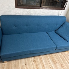 【12/19まで】青いソファの画像