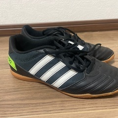adidas salaフットサルシューズの画像