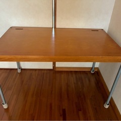 だいぶ前の無印のデスク　高さ70横120奥行き70厚み8の画像