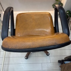 カットチェアーの画像